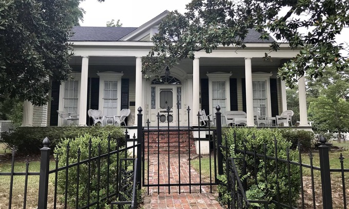 Jefferson Casa | The Magnolias - ¡Una hermosa y encantadora casa histórica para relajarse y crear recuerdos!