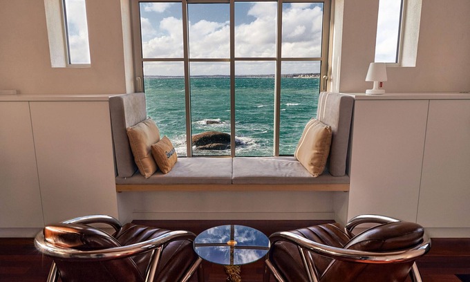 Kerherou Casa | The "Maison du Douanier", like a boat overlooking the Atlantic