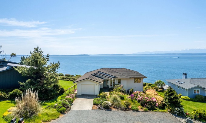 Freeland Casa | The Majestic Blue View by AvantStay | Waterfront