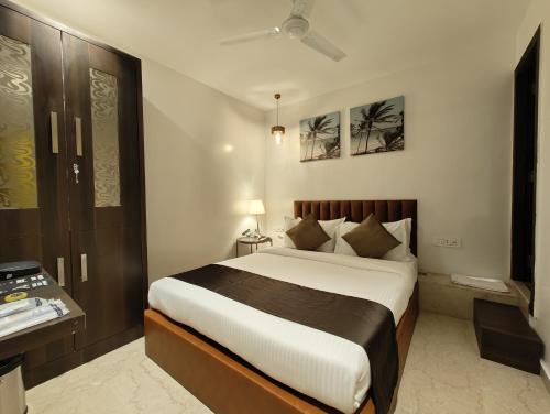 Wellington Pier Hotel | The Majlis Hotel - Colaba Mumbai