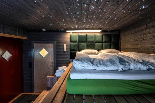 Lantinen District Casa | The Mäkkylä Escape - Perfect for 2 with sauna look and optional Hot Tub