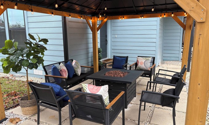Greater East End Casa | the Maltby Suites featuring the Martini
