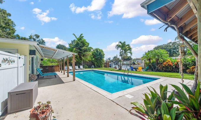 Florida Ridge Casa | The Manatee'ki House - Tropical Getaway