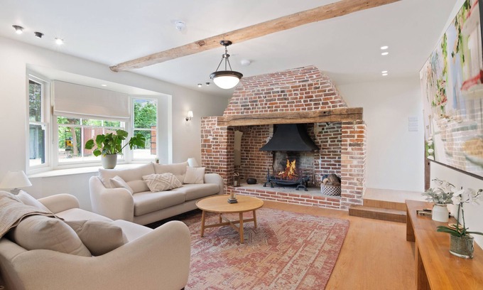 Royston Casa | The Manor at Minstrel Court - 12085