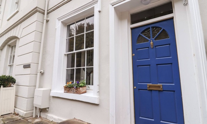 Little Malvern Casa | THE MANSE STUDIO, pet friendly, character holiday cottage in Malvern