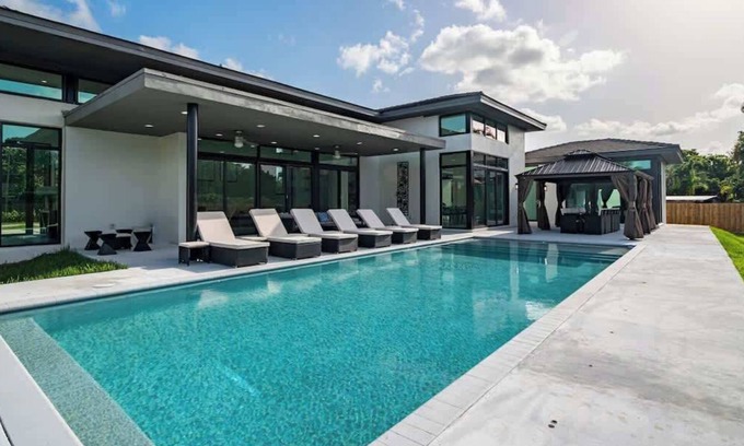 Plantation Casa | The Mansion One and Only Luxurios 8,000 ft Villa