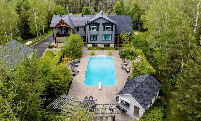 Essa Casa | The Mansion, Wasaga beach, Blue mountain