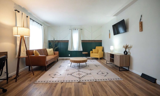 Caseyville Casa | The Maple Cottage