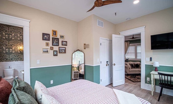 Marietta Apartamento | The Marietta Square Manor