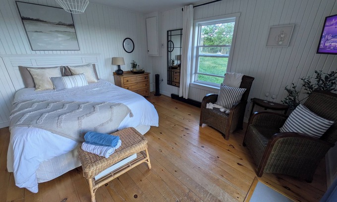 Cymbria Cabina | The Marigold Guesthouse (w/Hottub)
