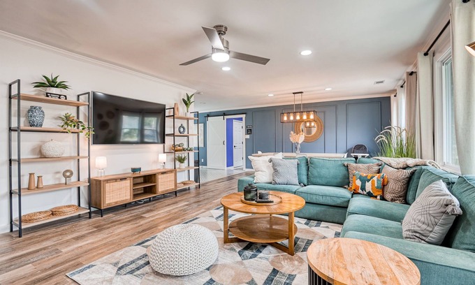 Thunderbolt Casa | The Mariner's Rest | Near Downtown! | Game Room!