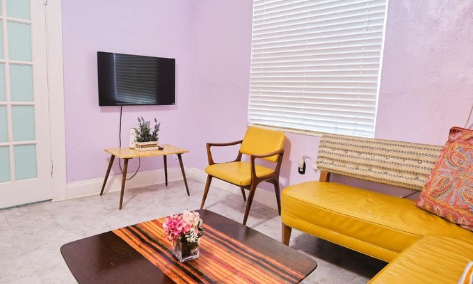East Little Havana Apartamento | The Marlin Rooster Apartments