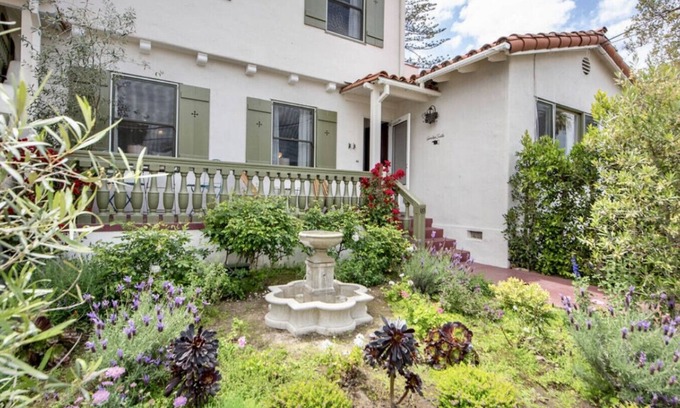 West Beach Apartamento | The Marlowe Seaside Inn - Vintage Luxury at the Beach