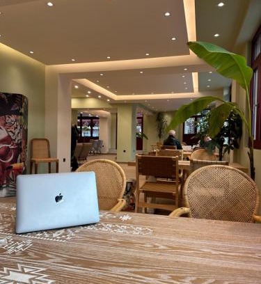 Thessaloniki City Centre Apartamento | The Maroon Bottle Luxury Suites