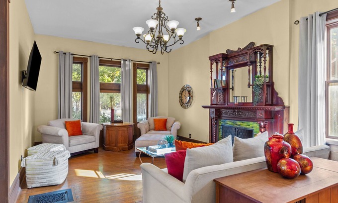 Lafayette Square Casa | The Marquis Manor | JZ Vacation Rentals