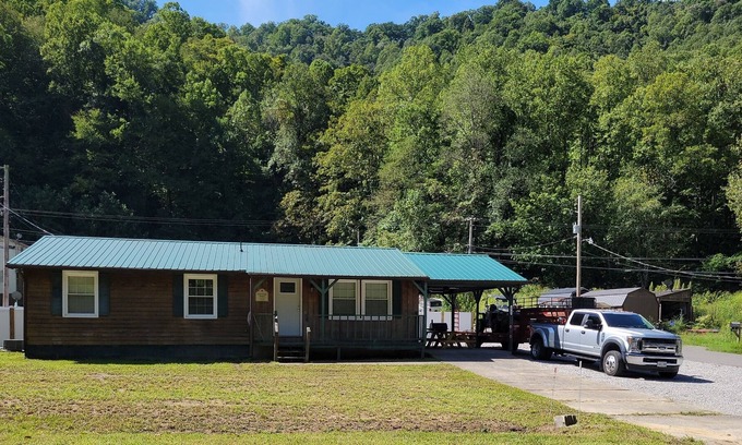 Newtown Casa | The Mate Creek house in Matewan WV the heart of the Hatfield and McCoy Trails