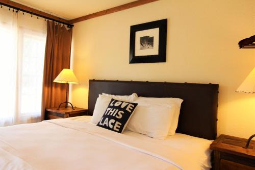 Alpine Hotel | The Maverick Inn