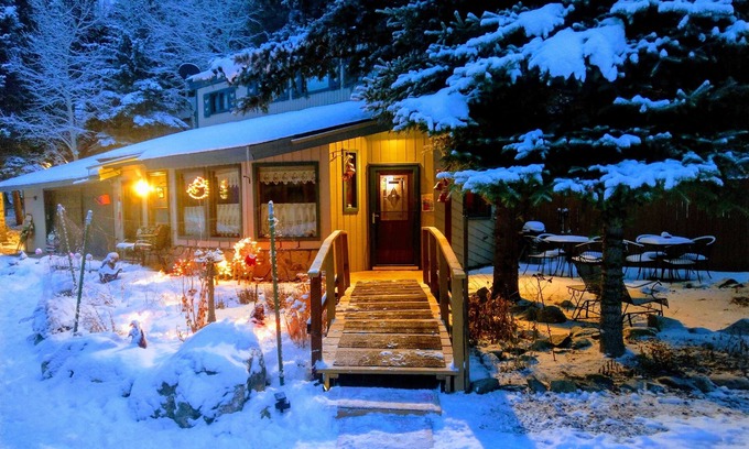 Carbondale Cabina | The McClure House - A Cowboy Cabin in the Woods. Pets stay free!