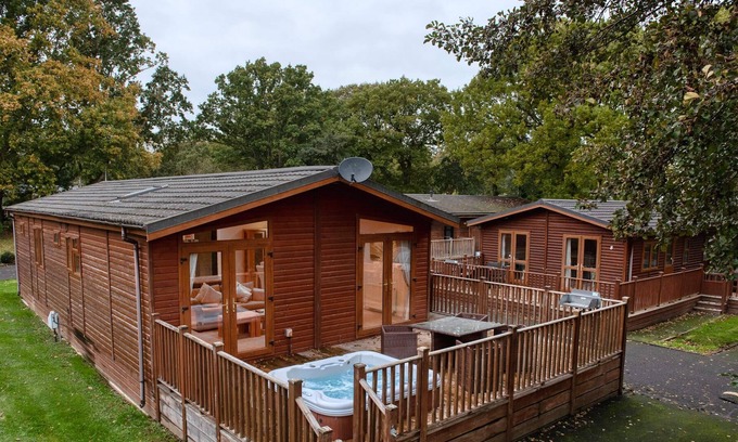 North Walsham Chalet De Esquí | The Meadows - Hot Tub Country Lodge