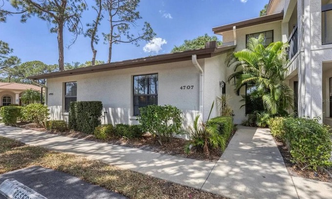 The Meadows Condominio | The Meadows- Winslow Beacon, FURNISHED. n “The 19th Hole”