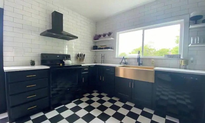 Ingleside Casa | The Melrose Manor, a Historical 1938 Home in Ingleside, TX.