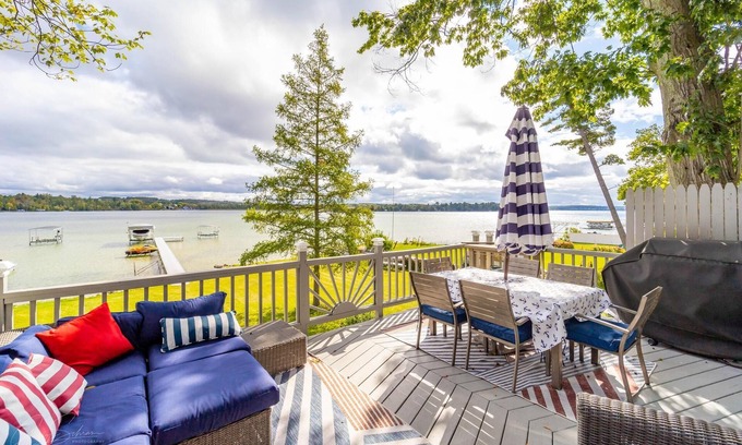 Elk Rapids Casa | Memory Maker, nuevo propietario en el hermoso Elk Lake, 2018 fechas de verano acaba de lanzar