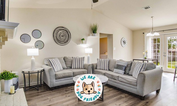Northwest Pensacola Casa | The Memphis - 🐶Dog Friendly, Near Fairgrounds
