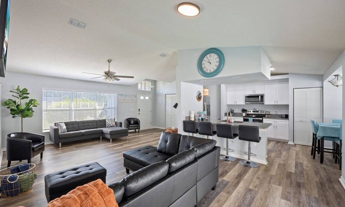 Spring Hill Casa | The Mermaid's Nest - Heated Pool Home - Weeki Wachee - Family Fun!