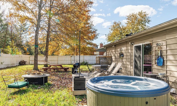 New Paltz Casa | The Meyer: spacious family home with hot tub minutes to downtown New Paltz