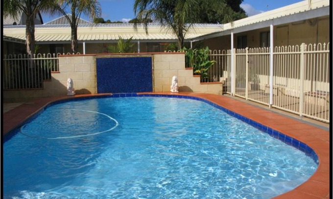 Kalgoorlie Casa | THE MEYERS HOUSE - ACCOMMODATION