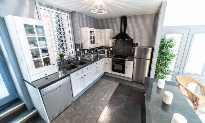Oullins Apartamento | The MIAMI - Cozy 4 People - Oullins Center - Lyon