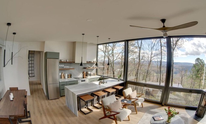 Horse Shoe Casa | The Middle Dogwoods at Vineyard Gap
