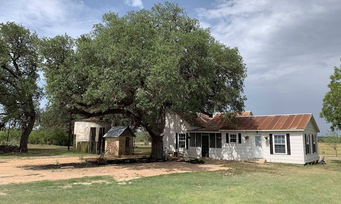 Hondo Otro | The Mighty Oaks Retreat