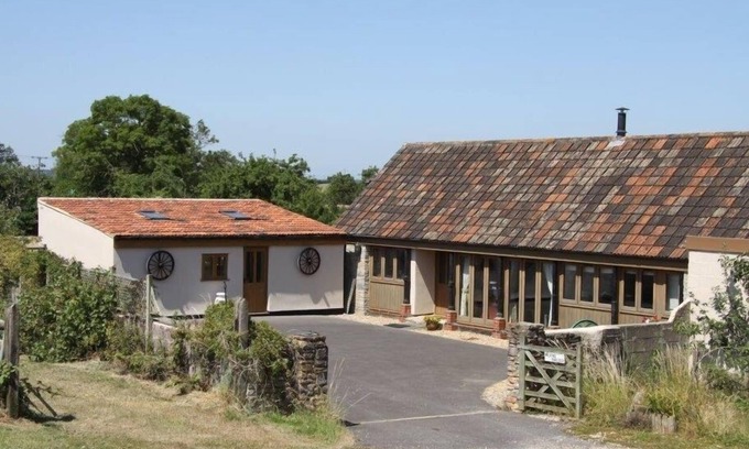 Yarley Cabaña | La sala de ordeño, POZOS