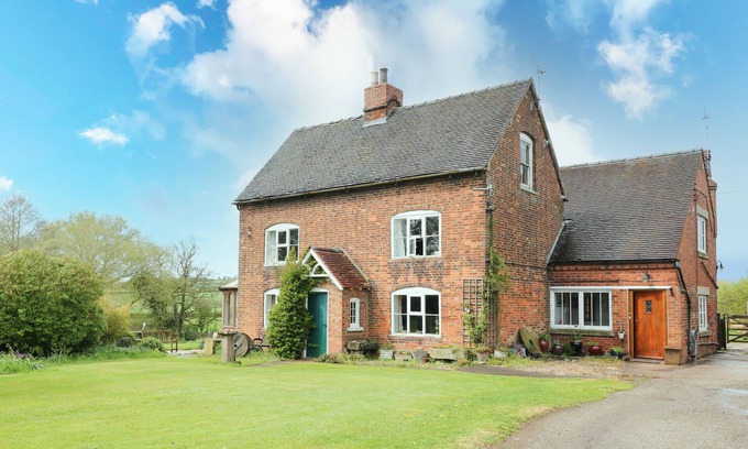 Somersal Herbert Cabaña | THE MILL WHEEL, romantic, character holiday cottage in Doveridge