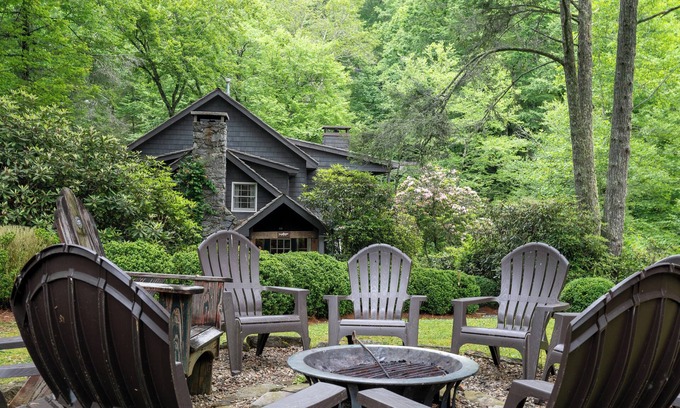 Mirror Lake Cabina | The Millhouse | The historic Mill House on Mirror Lake and Cullasaja River