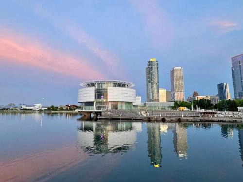 South Milwaukee Casa | The Milwaukee lakefront experience!