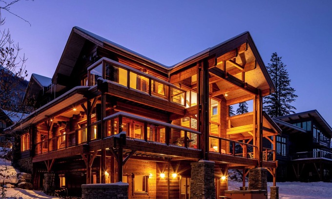Golden Chalet De Esquí | The Minks: 6-bedroom luxury mountain chalet with hot tub & sauna