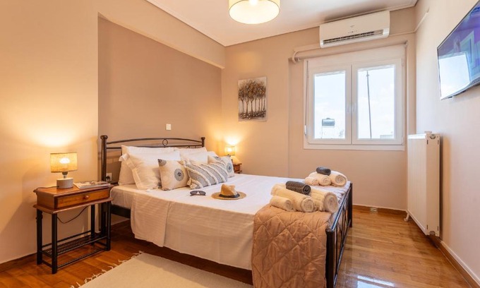 Mytilene Apartamento | The Mirror Apartment