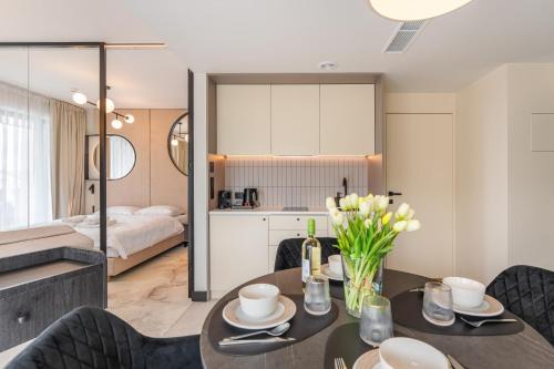Ustronie Morskie Apartamento | The Mirror Loft 364 w obiekcie Bałtyk Sun- Parking Bawialnia w CENIE- Holiday City