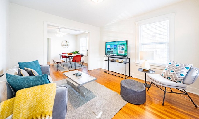 Southmoreland Condominio | The MOD Apartment - Center of KC!