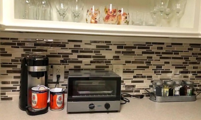 Williamston Casa | The Model T Suite at Snooze and Cruise Apartments