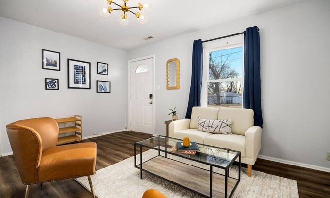 Peoria Heights Casa | The Modern Elm Escape: a cozy 2bd in the Heights