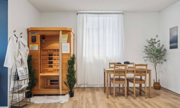 Cochrane Casa | The Modern Lodge Retreat with INFRARED SAUNA & Amenities for Rest and Relaxation