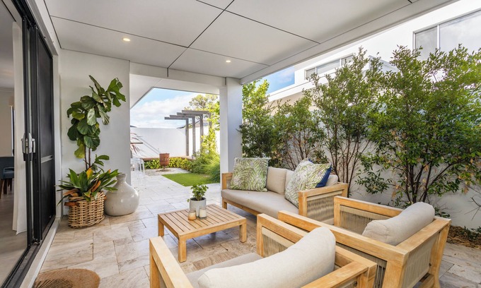 City Beach Casa | The Modern Lux - Executive Escapes