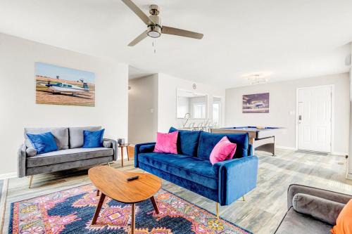 Quinton Casa | The Modern Mile High! Aviator's Lookout in Quinton!