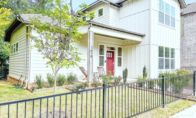 Fayetteville Casa | The Modern Mission, 3 bed/3 bath, 2 mi from UA and Dickson, 2 bikes included