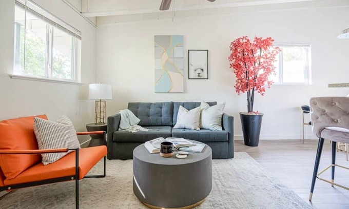 North University Apartamento | The Modern | New Unit | Central ATX | 55" Roku TV