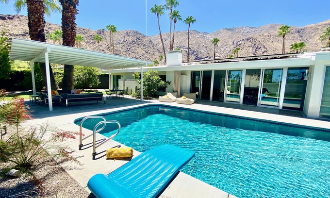 Vista Las Palmas Casa | The Modern Rose - Vista Las Palmas Mid-Century Mod Stunning Design