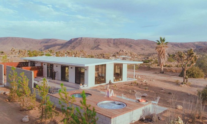 Pioneertown Casa | The Modern Wolfden: Main House